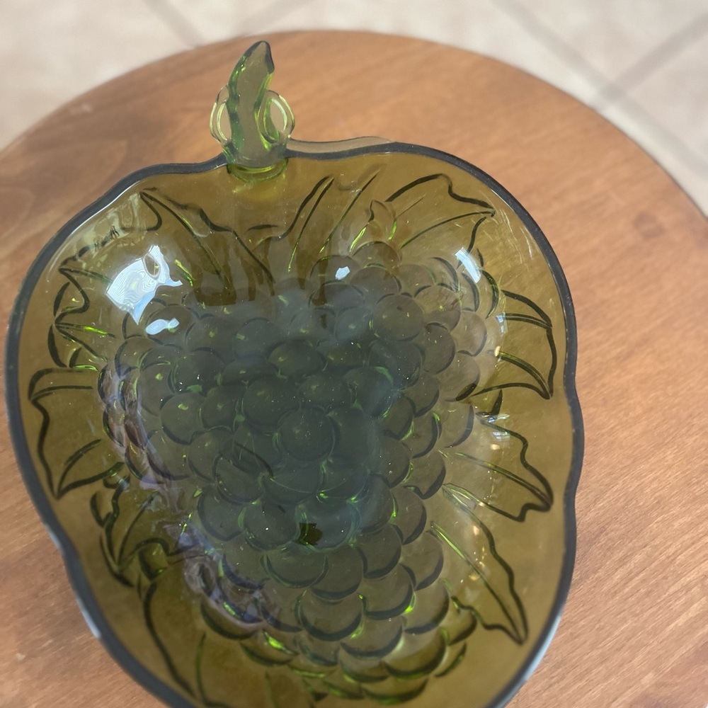 Green vintage mmm Glass Grape Leaf Dish